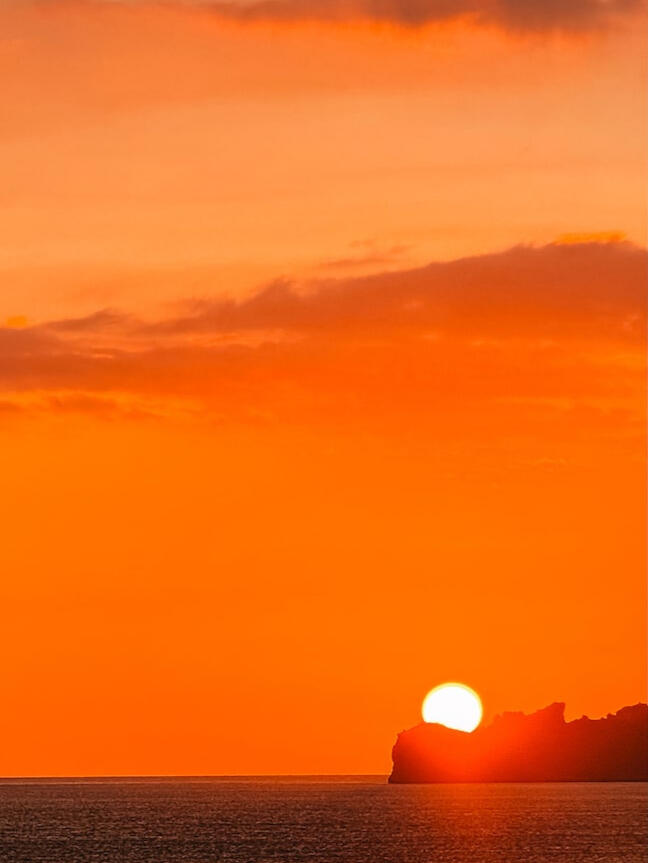 Services SEO Consultant An image for an SEO Consultant Website featuring a sunset in Crete